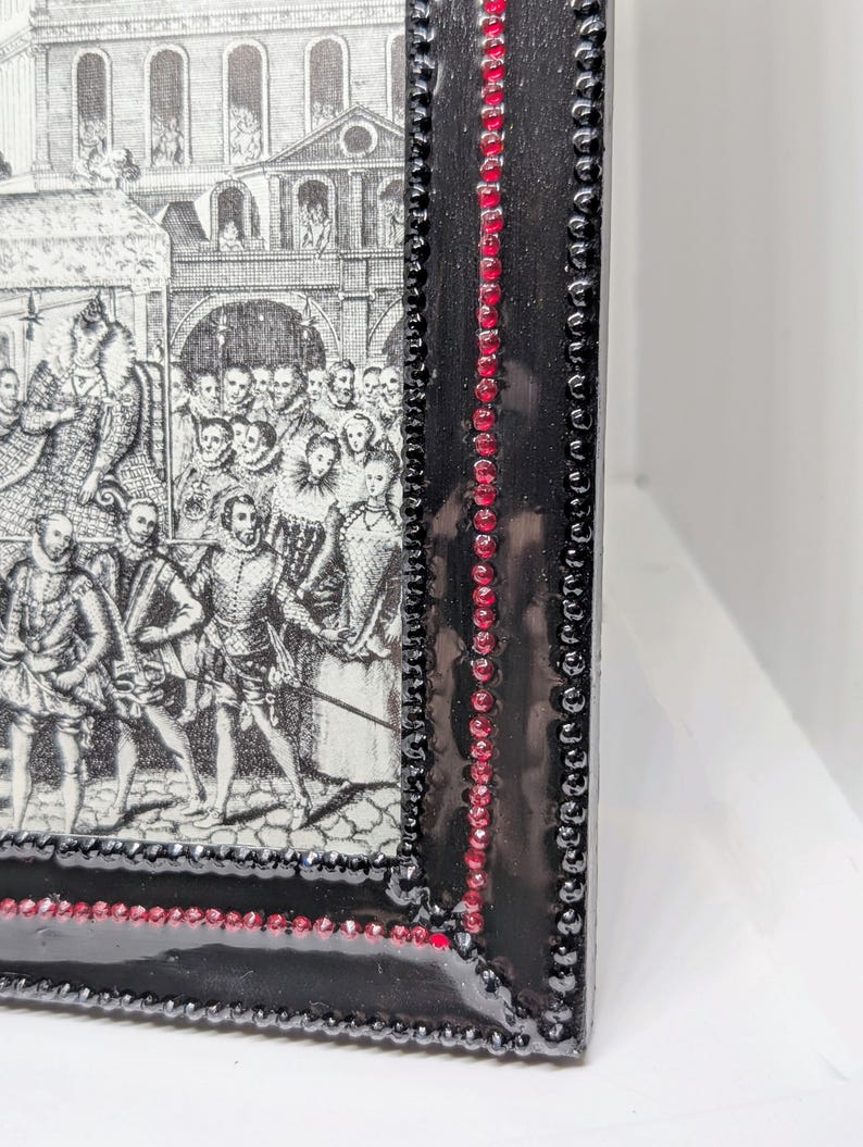 6x4" portrait gothic picture photo frame. Top Hat Smiling skull. Black Hand embellished black + red beads home decor unusual unique gift
