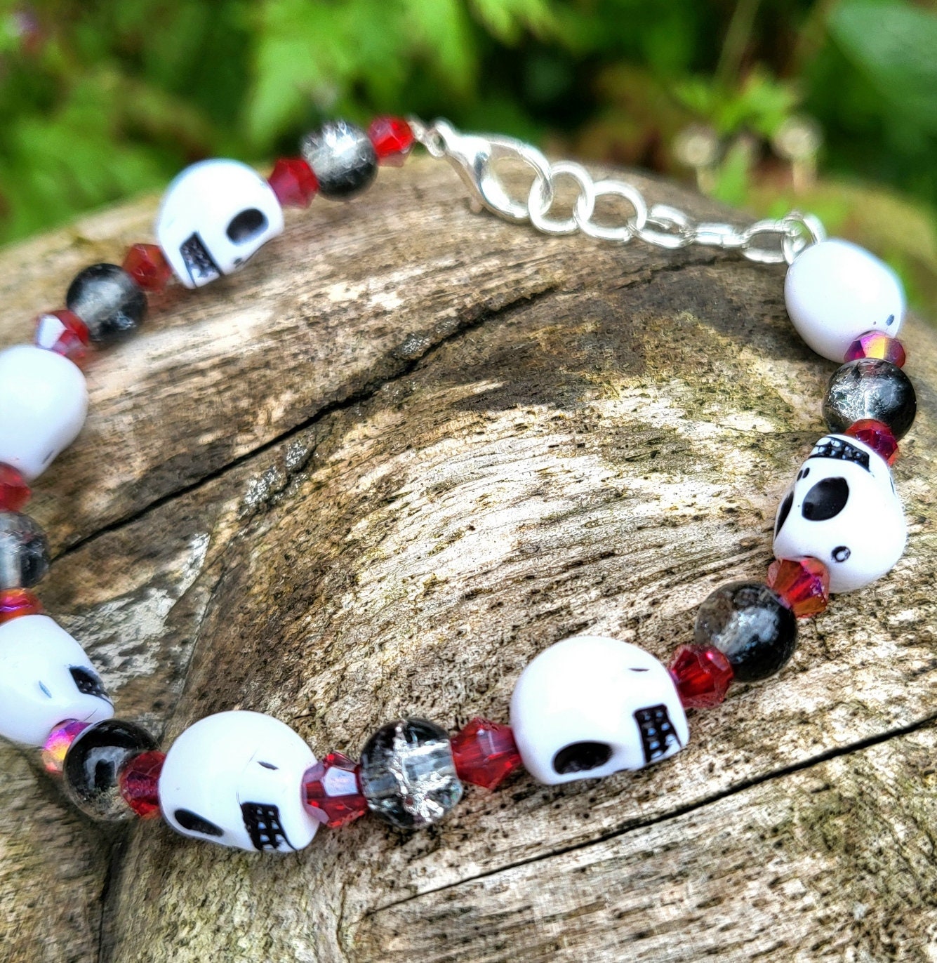 Handmade Skull Bracelet Red White Black White Beads Goth Whitby Halloween Gothic Great Gift E13
