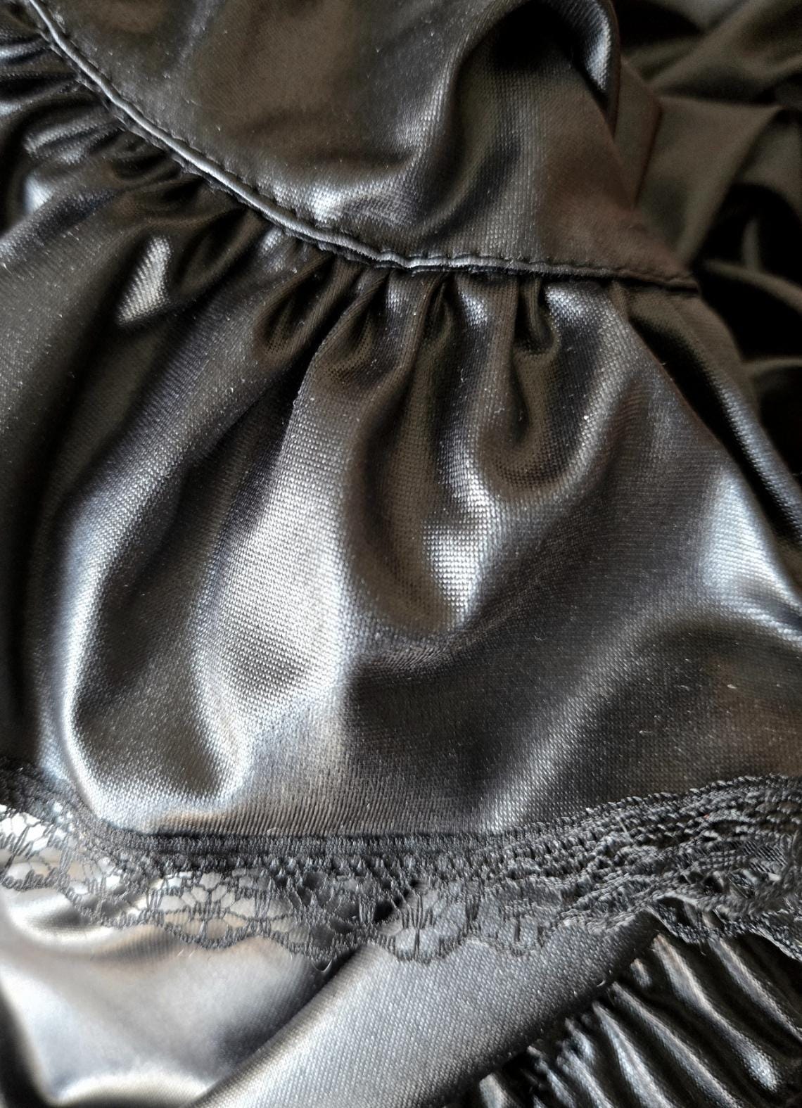 Black Faux Leather Lace Frilled Mini Skirt – Punk Gothic Emo Kawaii Style 8 - 10 (UK)