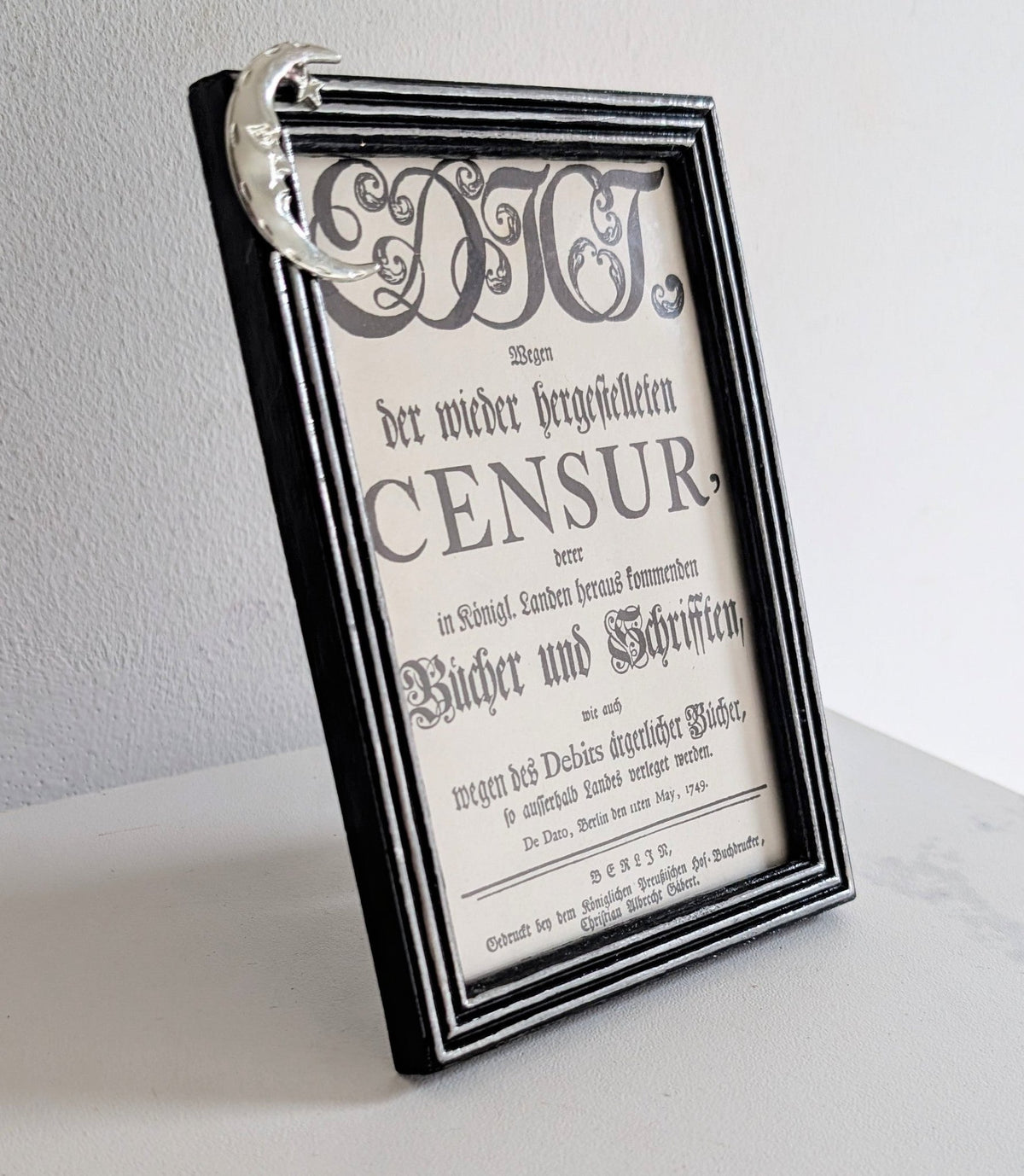 6 x 4" Picture frame. Crescent Moon Embellished in Black and Silver. Keepsake Gothic Home Decor - Oh My Gothness