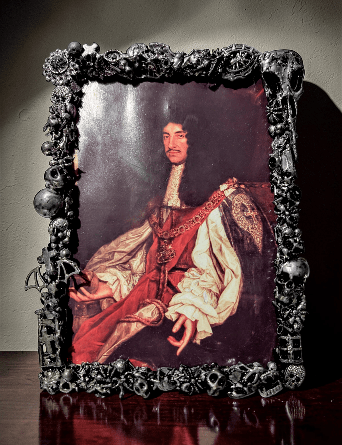 7 x 5" Freestanding Photo Frame Gothic Blackened Silver Home Decor Gift - Oh My Gothness