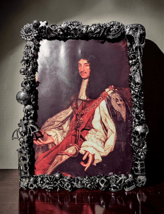 7 x 5" Freestanding Photo Frame Gothic Blackened Silver Home Decor Gift - Oh My Gothness