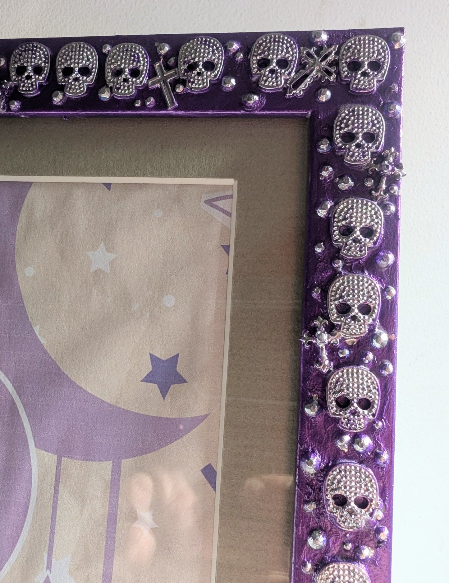 8 x 6" Metalic Purple & Silver Picture Frame Portrait Freestanding With Skulls and Crosses - Oh My Gothness
