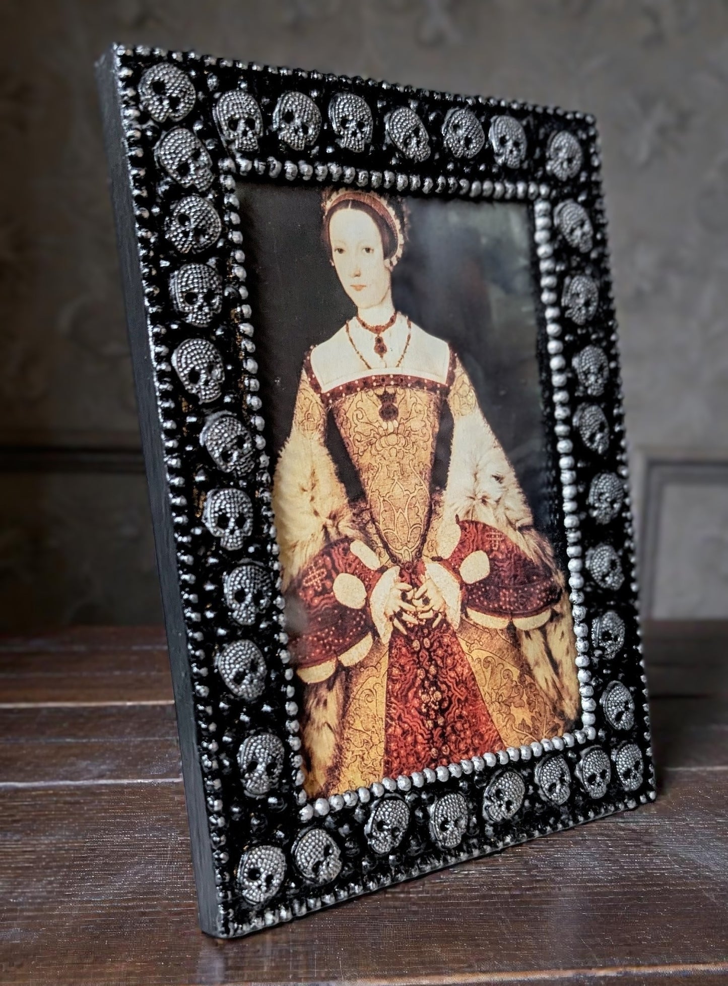 6" x 4" Freestanding Portrait Gothic Skulls Picture Frame - Unique Home Decor