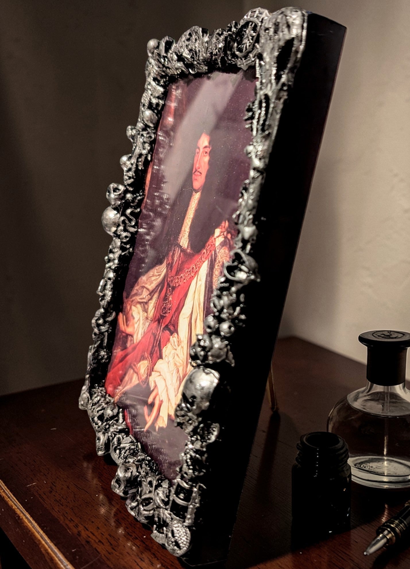 7 x 5" Freestanding Photo Frame Gothic Blackened Silver Home Decor Gift
