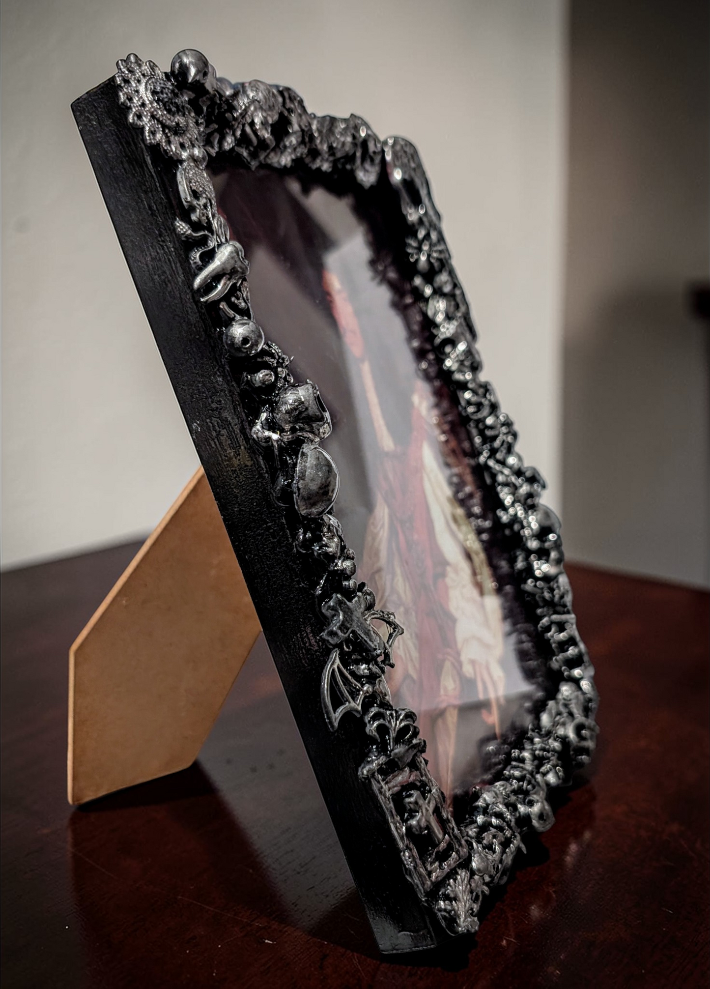 7 x 5" Freestanding Photo Frame Gothic Blackened Silver Home Decor Gift