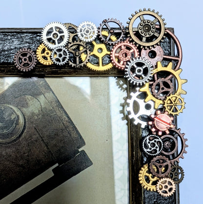 10 x 8" Green & Gold Picture Frame. Steampunk Metal Cogs Detailing Home Wall Hanging Home Decore