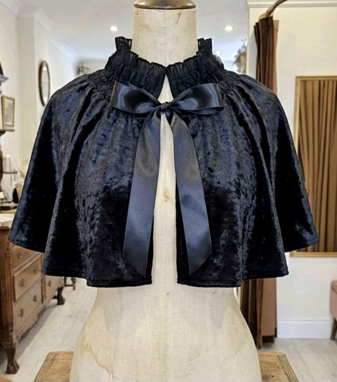 Black Velvet Capelet, Black Lace Trim - Victorian Steampunk Costume CP61 - Oh My Gothness