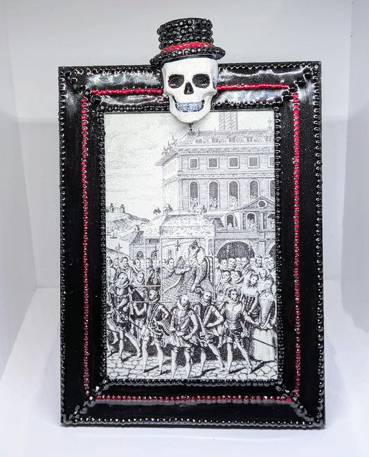 6x4" portrait gothic picture photo frame. Top Hat Smiling skull. Black Hand embellished black + red beads home decor unusual unique gift