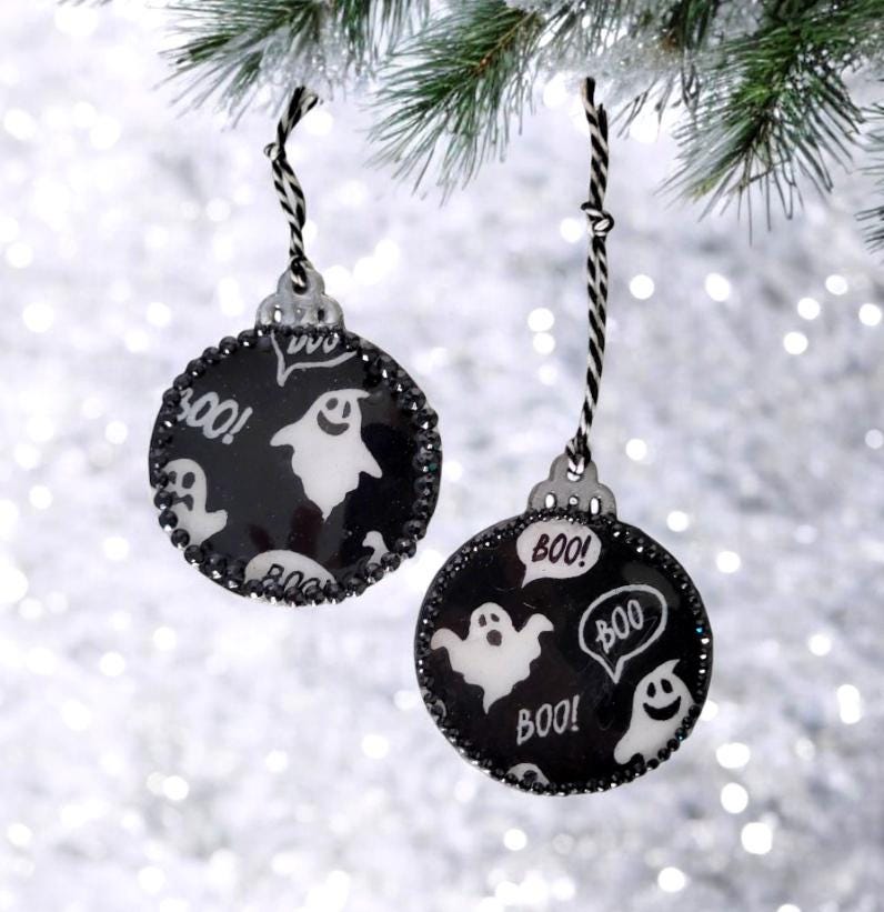 2 x Handmade Black & White Round Christmas Tree Hanging Decorations. OOAK Individually Made Ghosts Boo Halloween Xmas Keepsake Gift DEC4