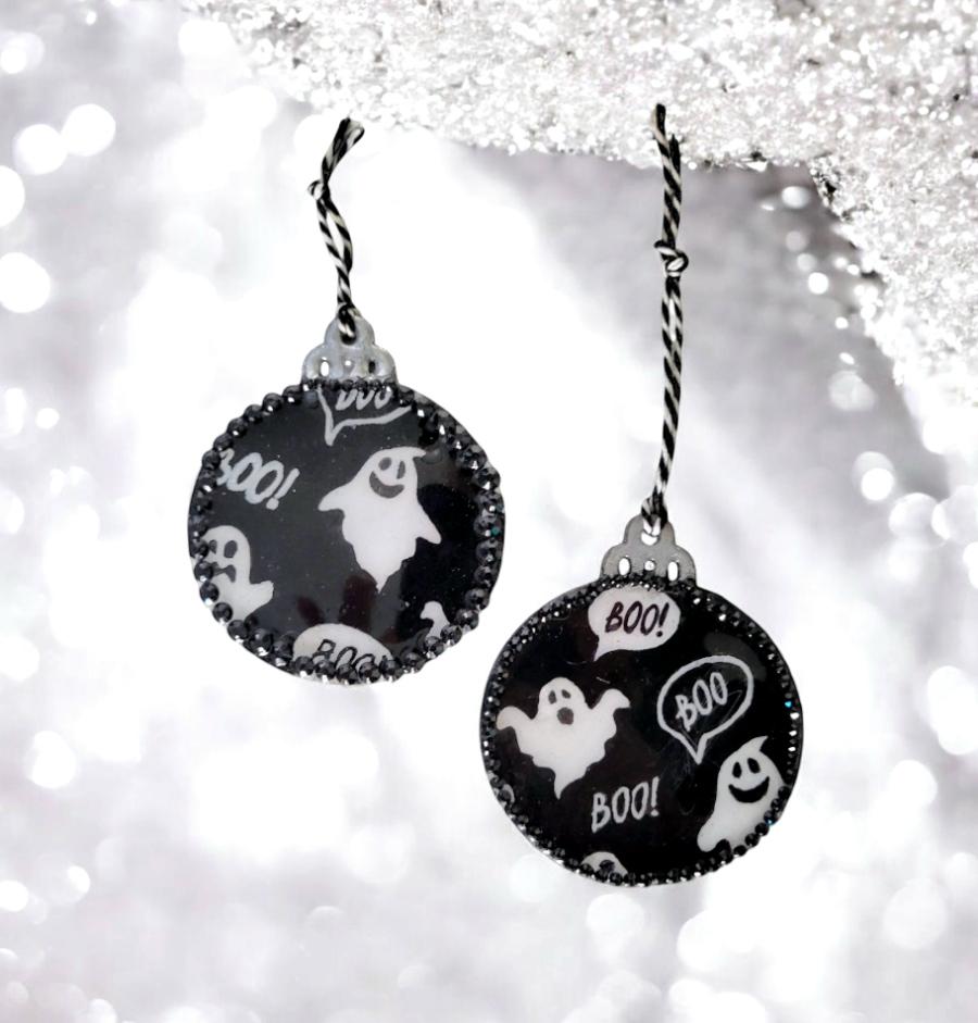 2 x Handmade Black & White Round Christmas Tree Hanging Decorations. OOAK Individually Made Ghosts Boo Halloween Xmas Keepsake Gift DEC4