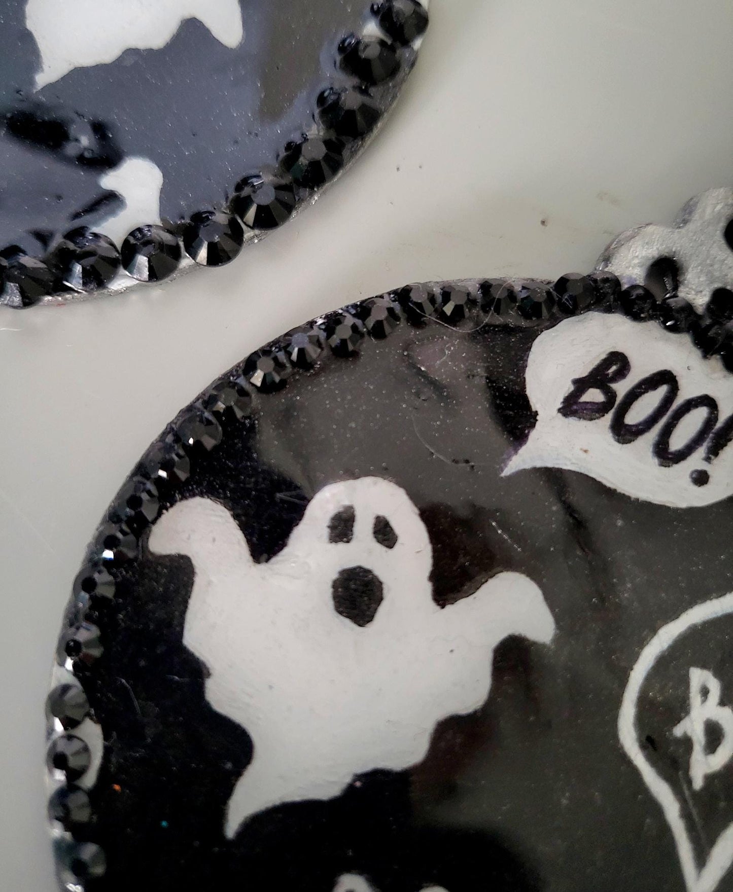 2 x Handmade Black & White Round Christmas Tree Hanging Decorations. OOAK Individually Made Ghosts Boo Halloween Xmas Keepsake Gift DEC4