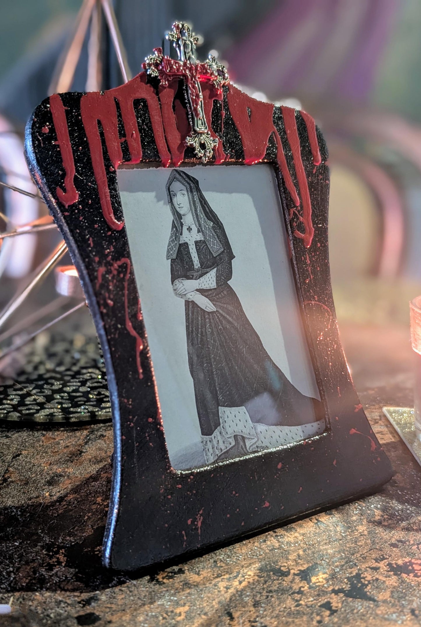 6 x 4" goth horror inspired freestanding portrait photo frame black red blood drips sikver cross couples spooky friend wedding house gift