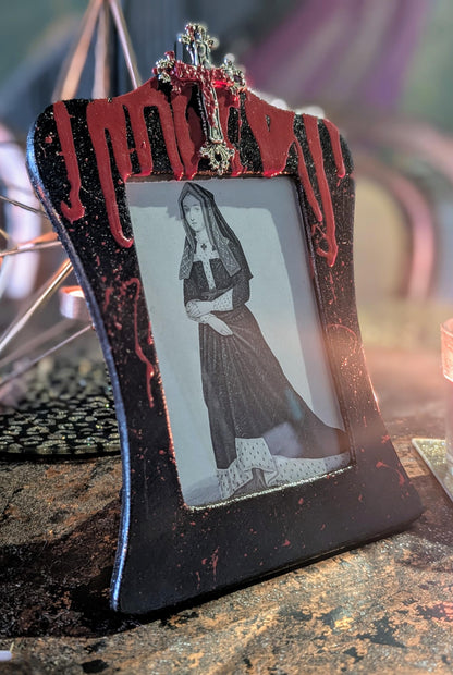 6 x 4" goth horror inspired freestanding portrait photo frame black red blood drips sikver cross couples spooky friend wedding house gift