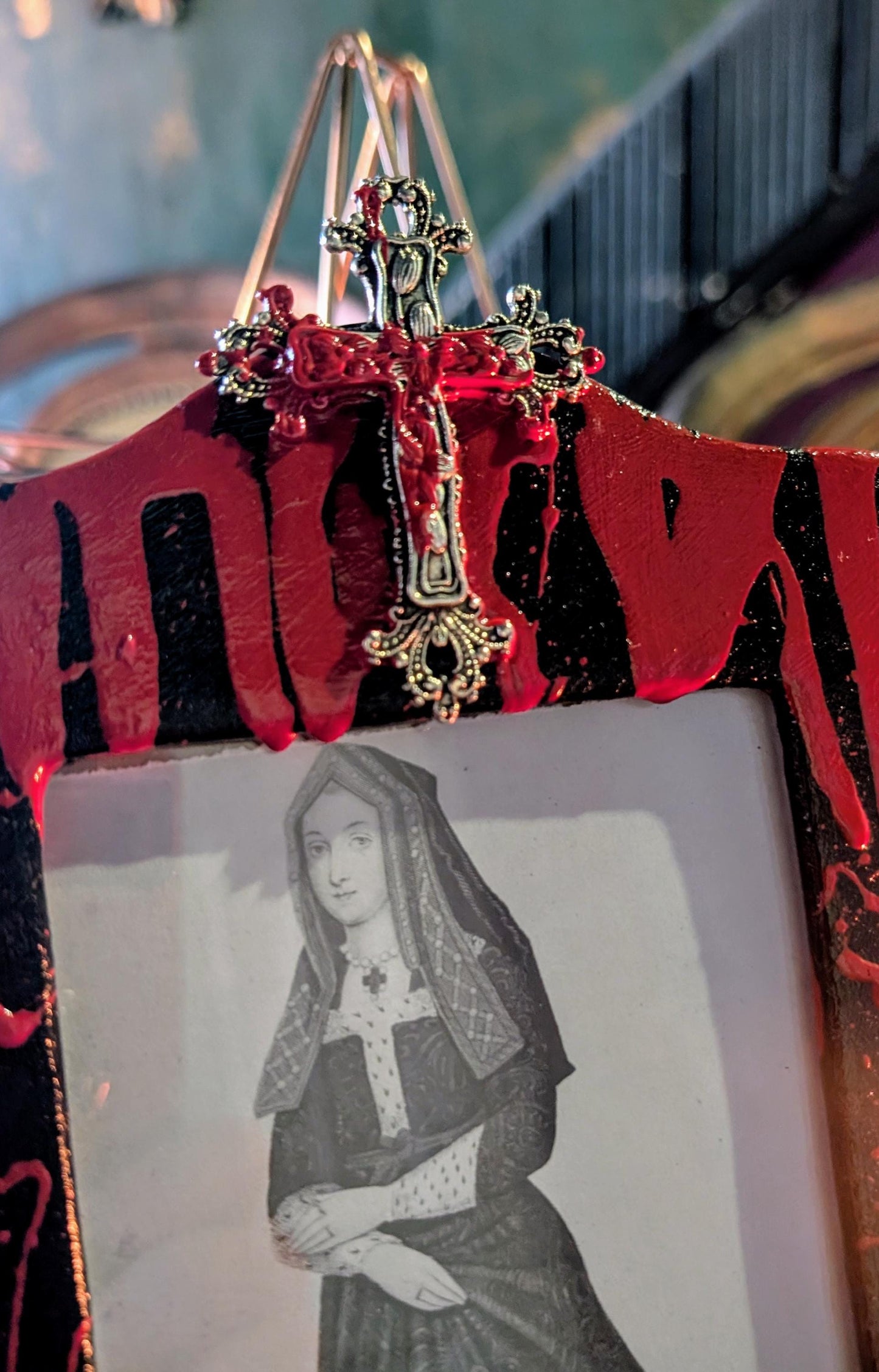 6 x 4" goth horror inspired freestanding portrait photo frame black red blood drips sikver cross couples spooky friend wedding house gift