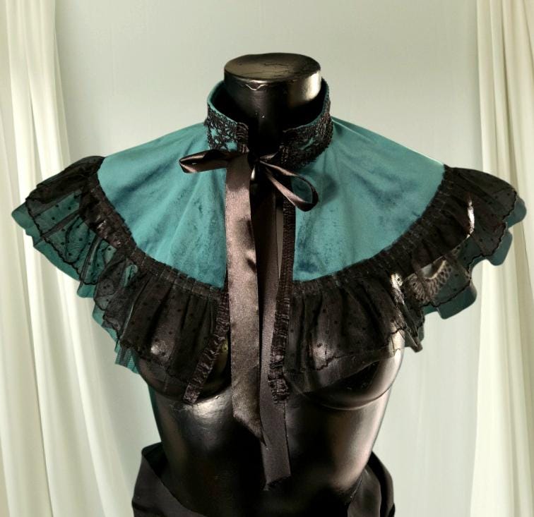 Green Velvet Capelet, Black Lace Trim - Gothic Regency Costume