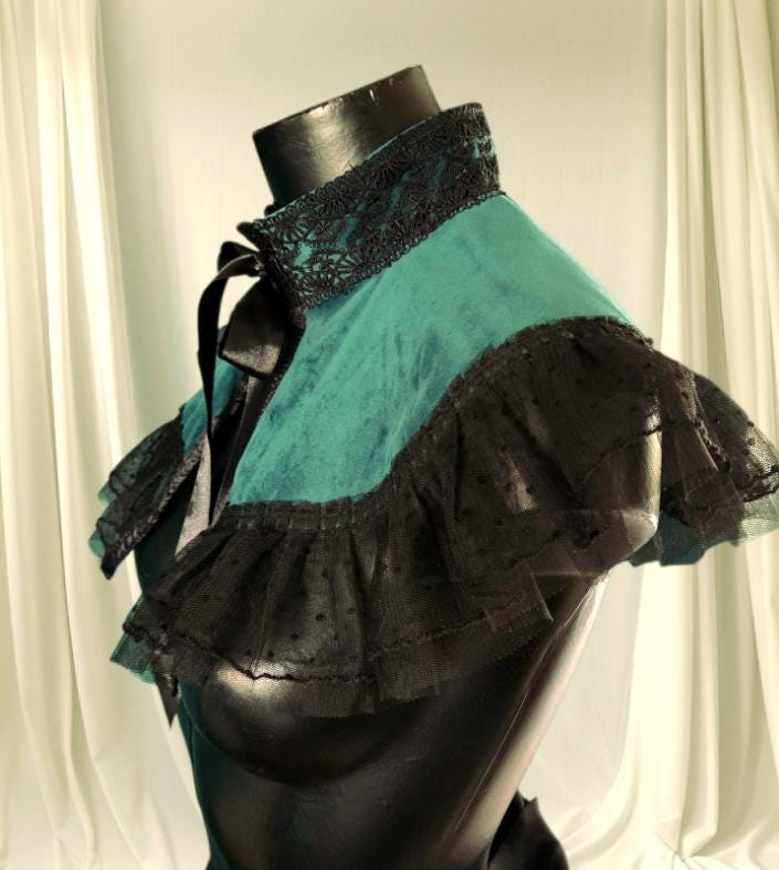 Green Velvet Capelet, Black Lace Trim - Gothic Regency Costume