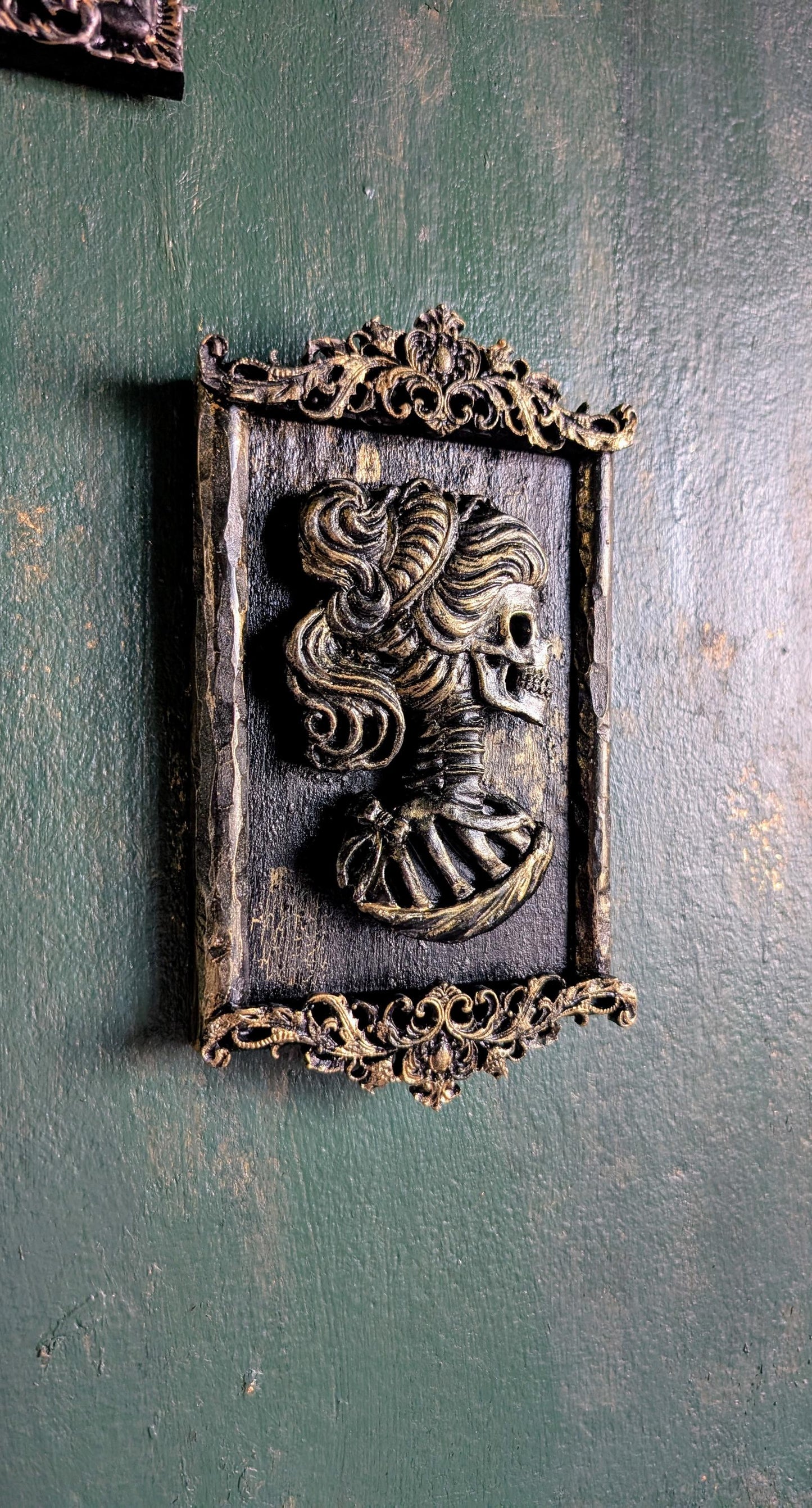 Small decorative wall hanging plaque hand made unique 3d art gothic baroque black + gold lady female skeleton skull home decor accent gift