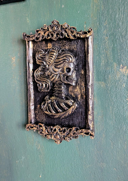 Small decorative wall hanging plaque hand made unique 3d art gothic baroque black + gold lady female skeleton skull home decor accent gift