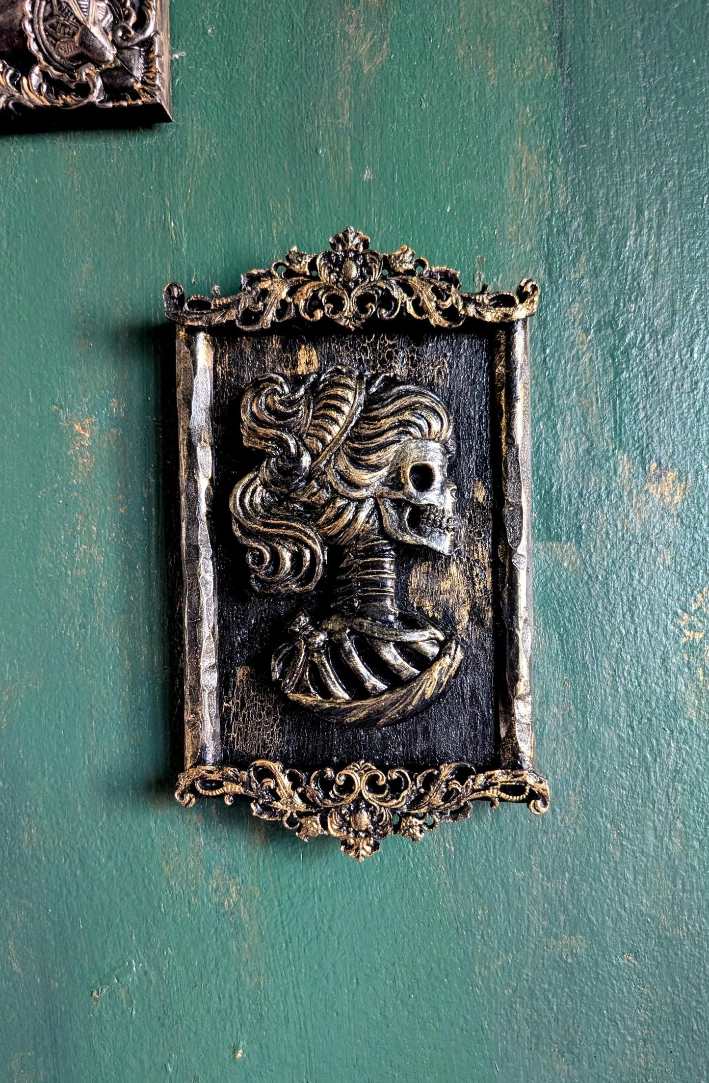 Small decorative wall hanging plaque hand made unique 3d art gothic baroque black + gold lady female skeleton skull home decor accent gift