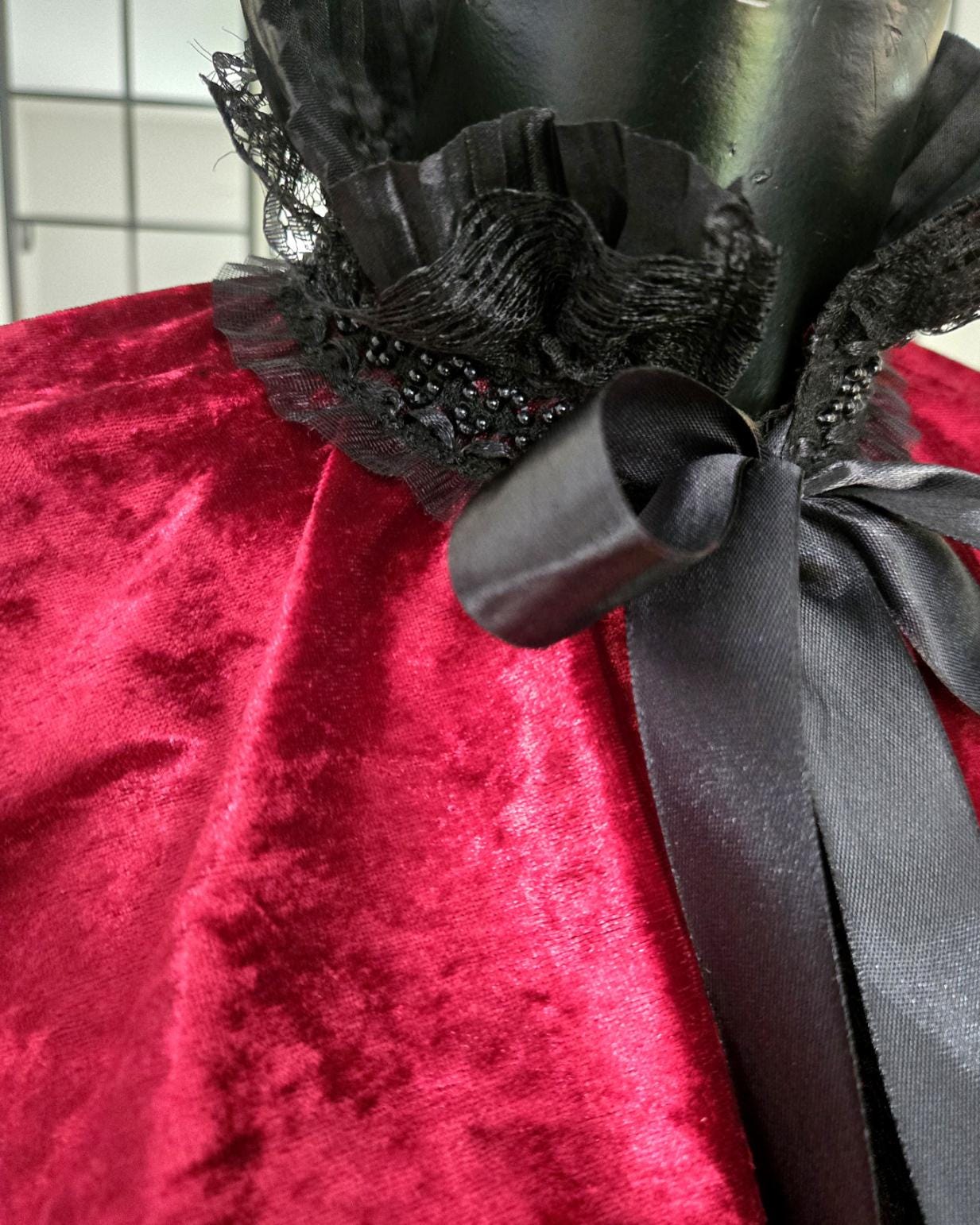 Red Velvet Victorian Cape Capelet Steampunk Wedding Whitby Regency Circular Black Lace Gothic Theatre Costume Fancy Dress CP51