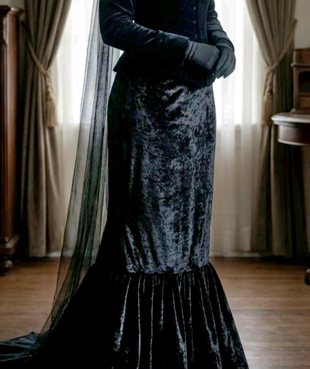 Black Fishtail Velvet Skirt - Gothic Witch Mermaid Size 6 - 10 (UK)