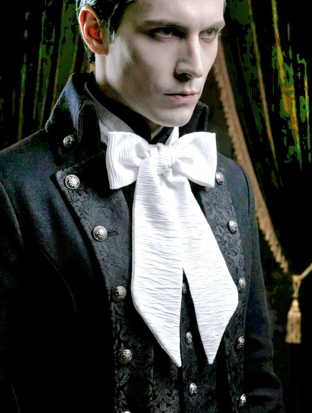 White Crinkle Cotton Cravat Bow Tie - Steampunk, Victorian, Wedding, Gothic, Unisex