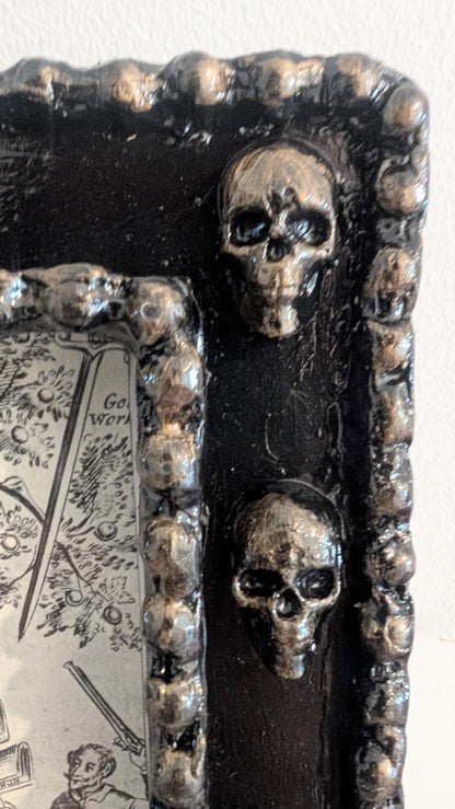 Hand-Painted Gothic Skull Picture Frame – Black & Antique Gold Home Decor (6x4" Portrait)