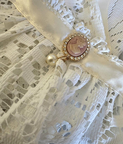 Heavy Cream Lace Jabot Cravat With Cameo Pearl Centre: Victorian Steampunk Costume