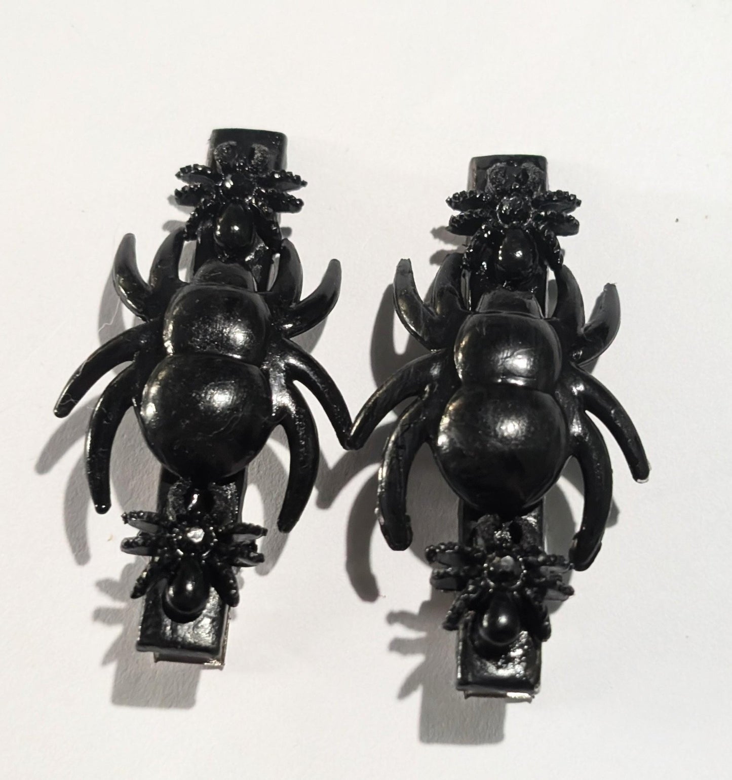 Pair of Hand made spooky black spiders hair clips slides Halloween accessories goth party costume - Oh My Gothness