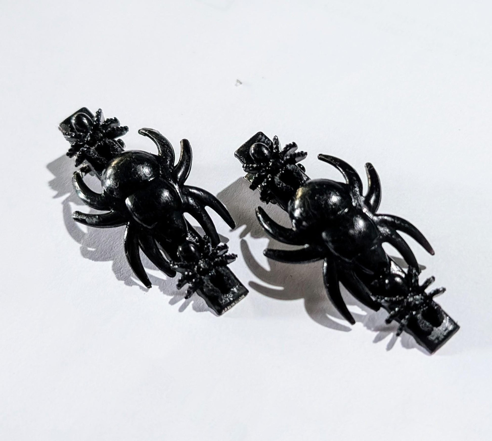 Pair of Hand made spooky black spiders hair clips slides Halloween accessories goth party costume - Oh My Gothness