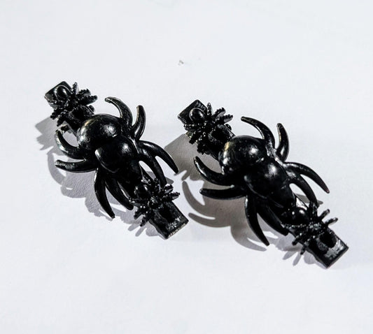Pair of Hand made spooky black spiders hair clips slides Halloween accessories goth party costume - Oh My Gothness