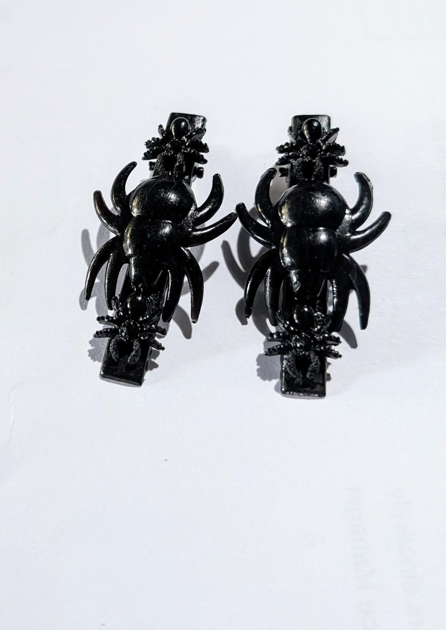 Pair of Hand made spooky black spiders hair clips slides Halloween accessories goth party costume - Oh My Gothness