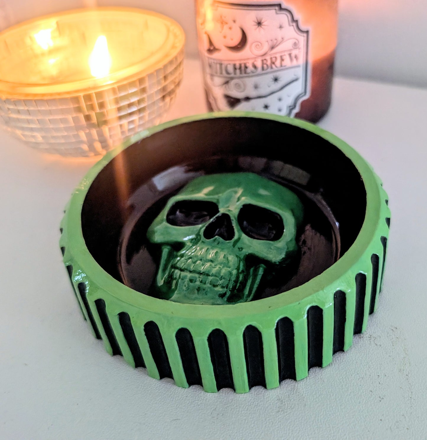 Hand Cast  Bright Green and Black Chunky Skull Trinket Jewellery Dish Holder. Gothic House Gift