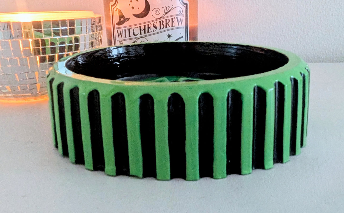 Hand Cast  Bright Green and Black Chunky Skull Trinket Jewellery Dish Holder. Gothic House Gift
