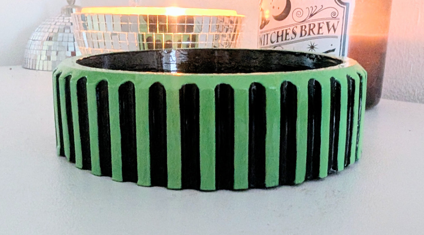 Hand Cast  Bright Green and Black Chunky Skull Trinket Jewellery Dish Holder. Gothic House Gift